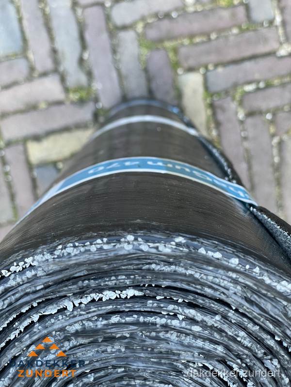 Rol bitumen dakleer met leislag voor plat dak in Zundert Rol bitumen dakleer met leislag voor plat dak in Zundert